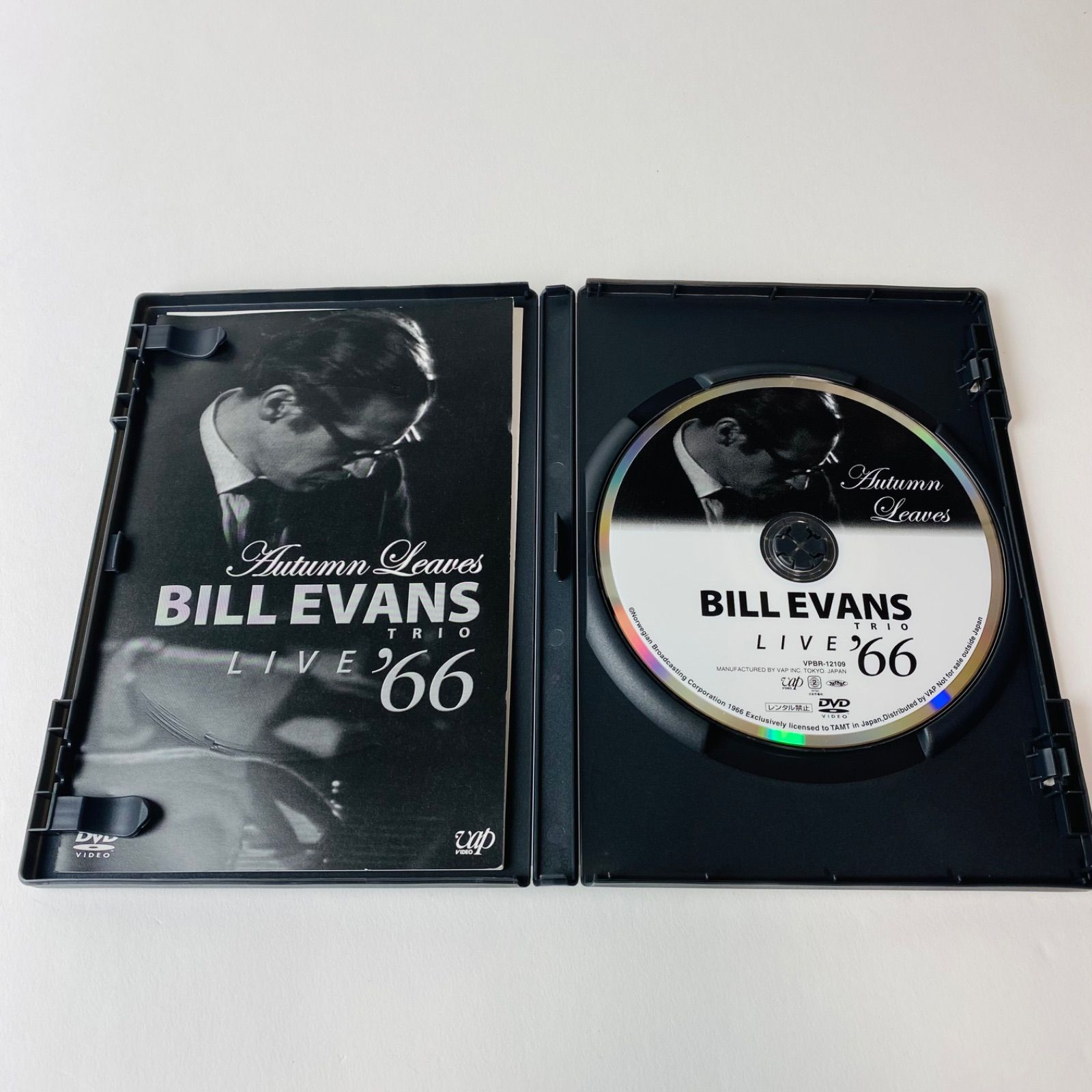 ビル・エヴァンス/枯葉 ビル・エヴァンス・トリオ・ライヴ'66 Amazon.co.jp: ライヴ '66 ~北欧の枯葉~: ミュージック