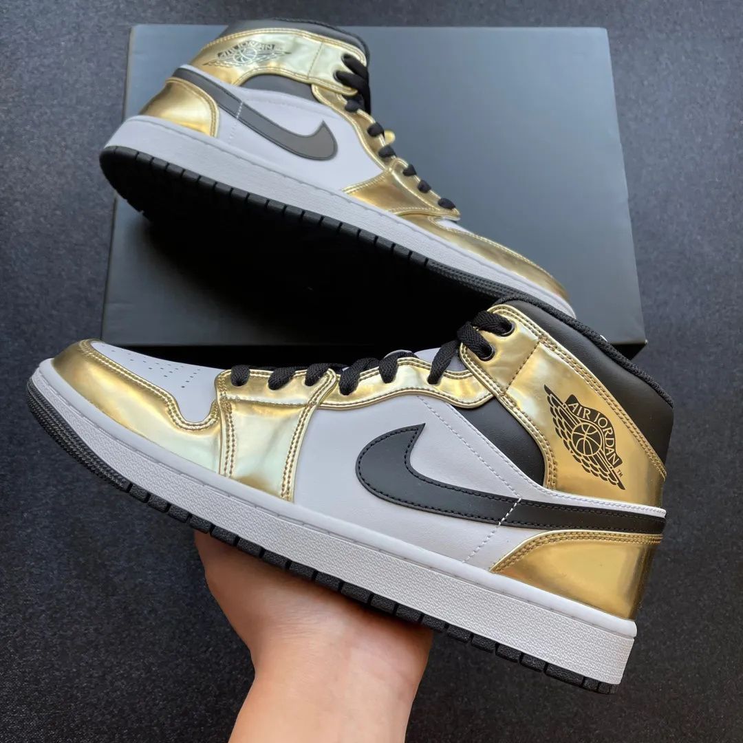 新品未使用 NIKE GS AIR JORDAN 1 MID METALLIC GOLD BLACK WHITE 