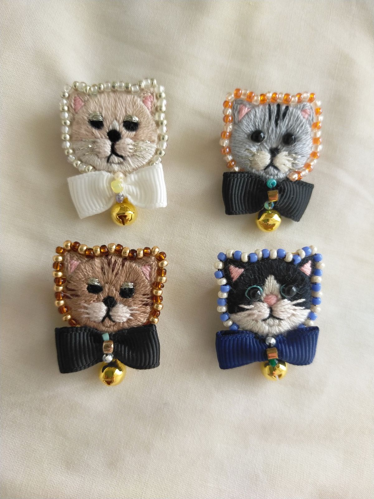 猫さんฅ•ω•ฅ 手刺繍ブローチ | www.innoveering.net