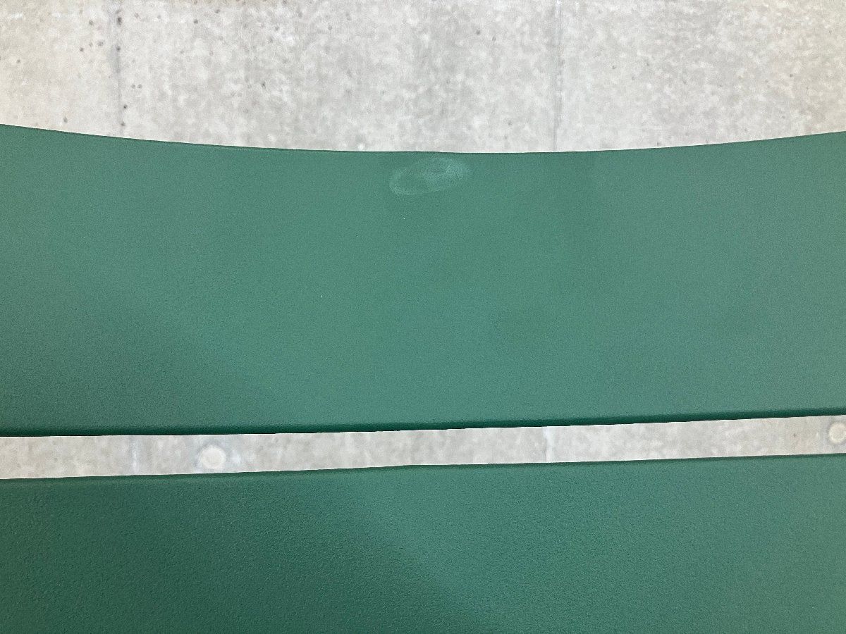 ダークグリーン