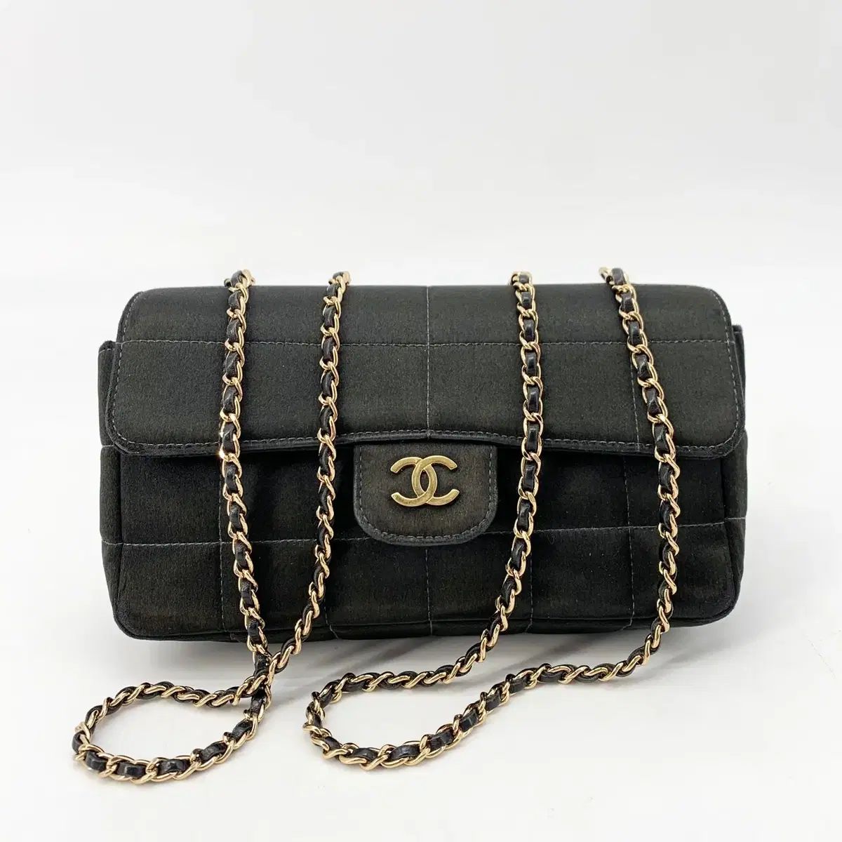 Chanel(シャネル) ファブリック 金ロゴ ミニ クロスバッグ - メルカリ