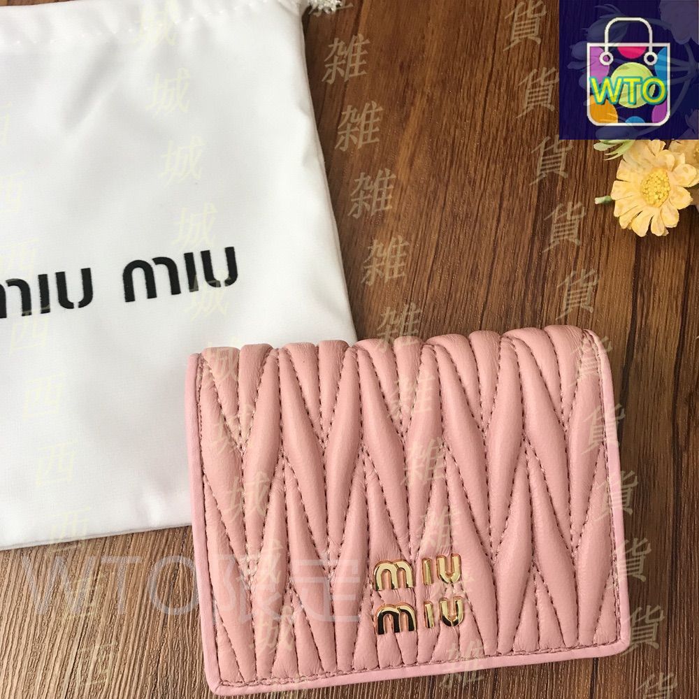 美品 ミュウミュウ 折り財布 マテラッセ ラウンド レザー ピンク