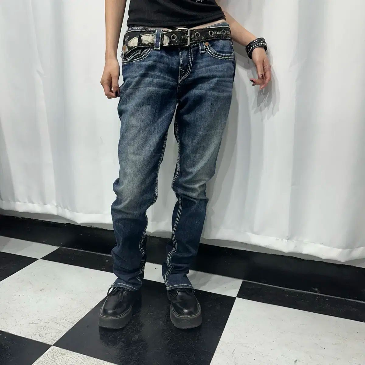 TRUE RELIGION ローライズデニムジーンズパンツ 刺繍/CZ157 TRUE 