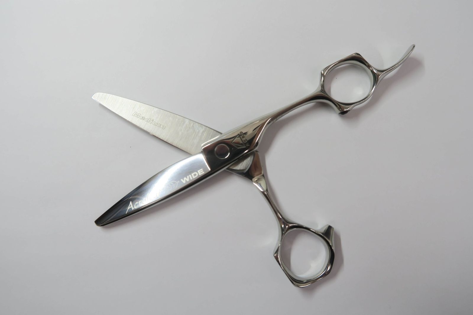 Cランク【MIZUTANI SCISSORS ミズタニシザーズ】 ACRO Acroleaf WIDE K-Medium シザー 美容師・理容師  5.5インチ 右利き ドライカット【中古】:H-7828 - 特価セールサイト