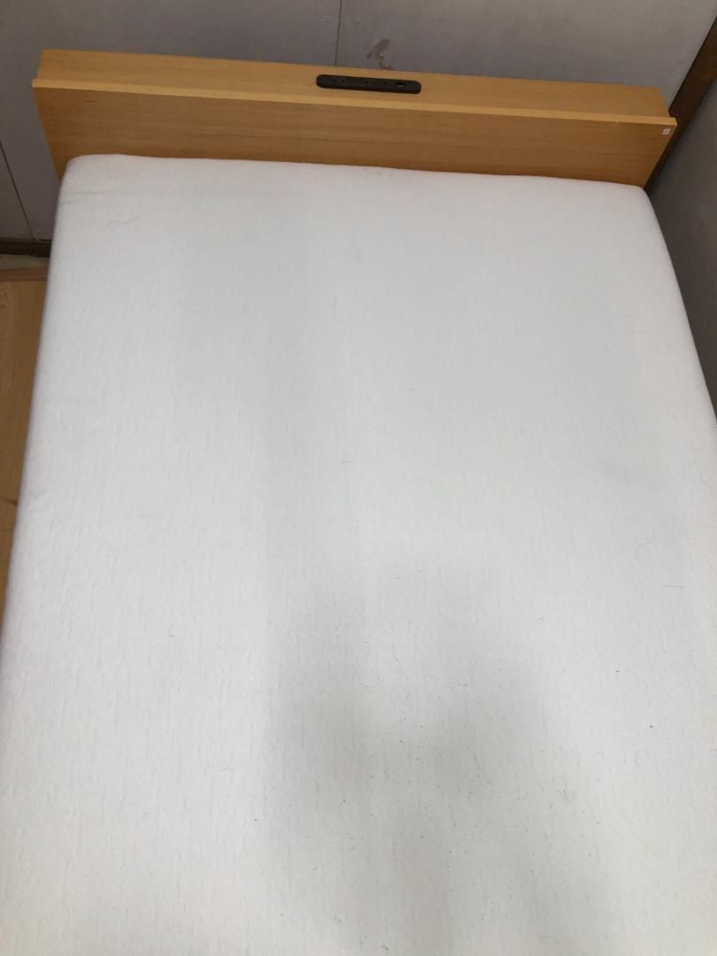 コンセント 木製ベッドフレーム