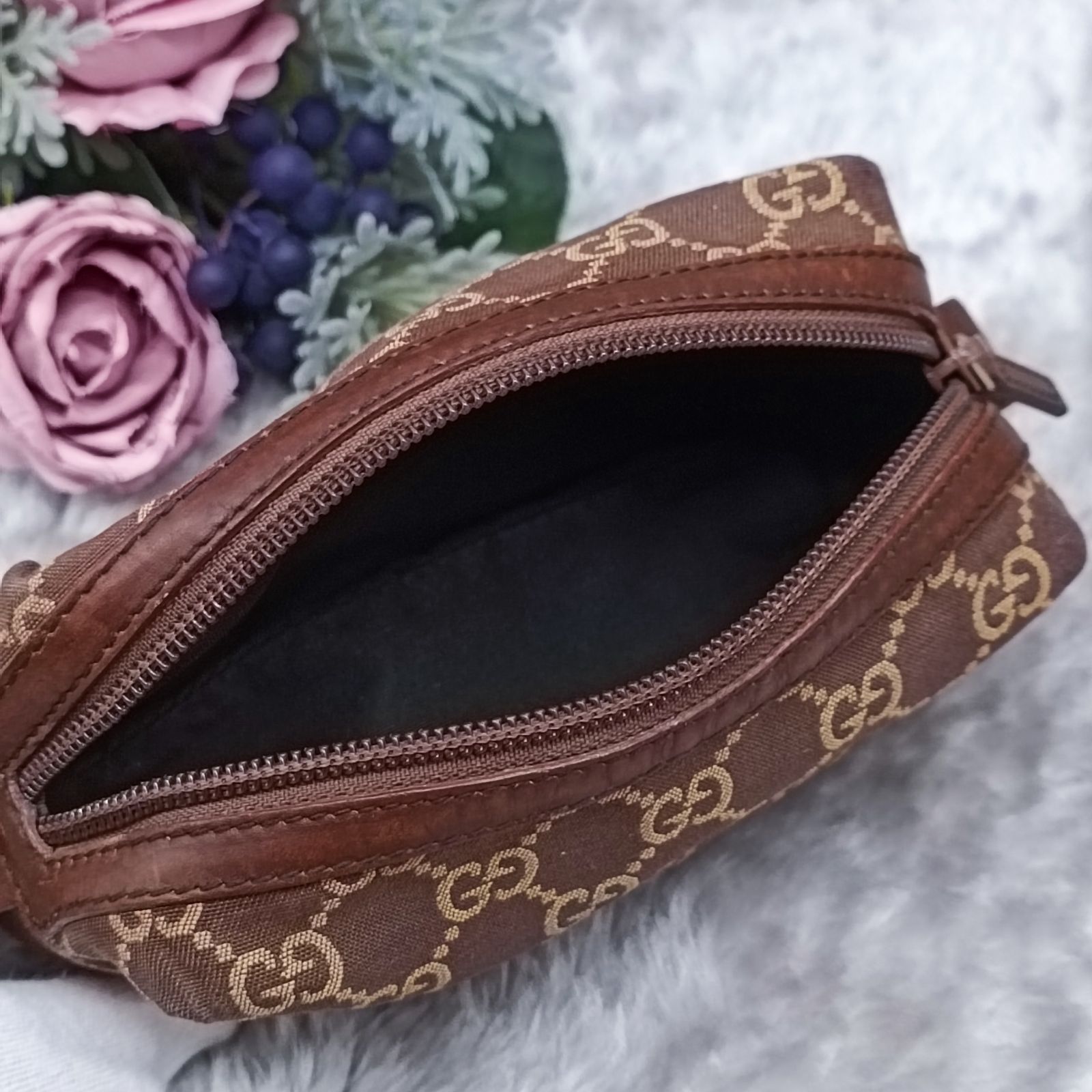 GUCCI 》 グッチ ポーチ GGキャンバス 039・1118 メイクポーチ 小物 