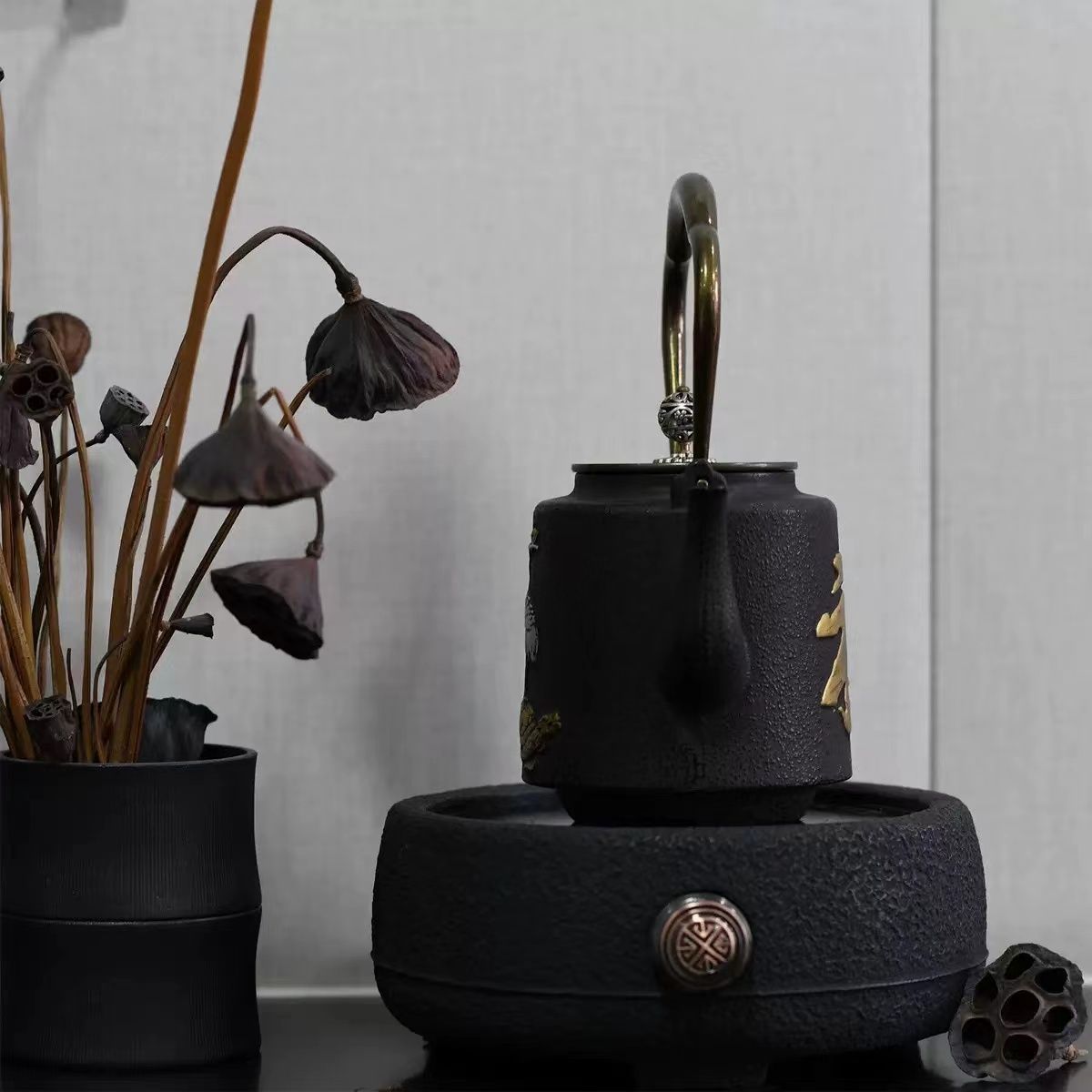 極上古鉄瓶 龍文様 蛙摘み 鉄釜 奉納 刻印 極上古鉄瓶 龍文様 蛙摘み 鉄釜 奉納 刻印