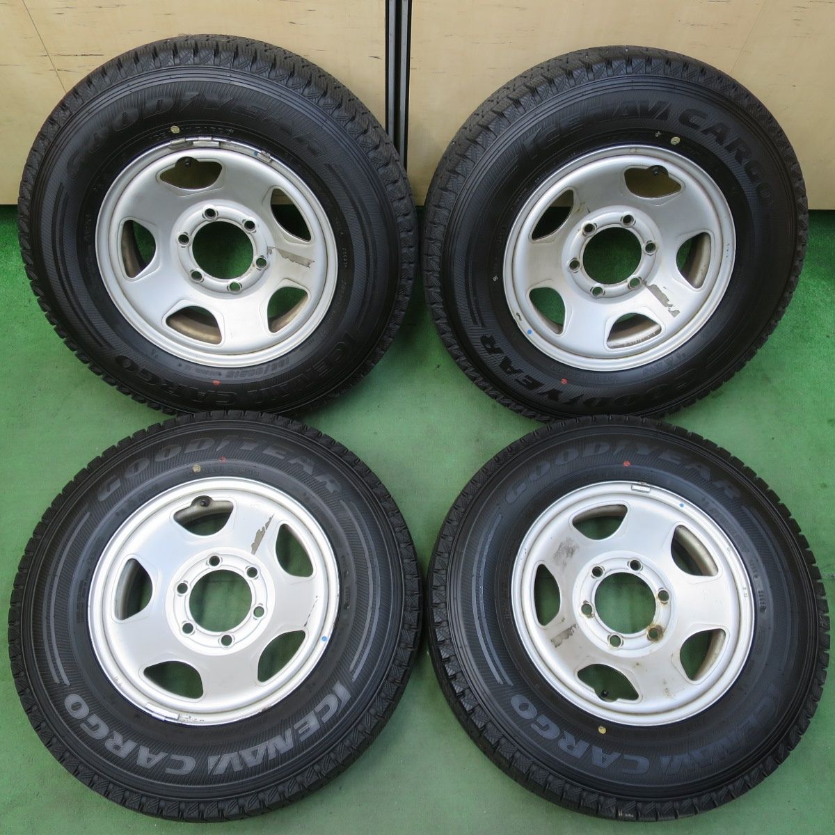 バリ溝 23年 9.5分以上 ハイエース 等 195|80R15 107|105L スタッドレス グッドイヤー アイスナビ カーゴ TOPY スチール 15インチ PCD139.7|6H 5050802イス