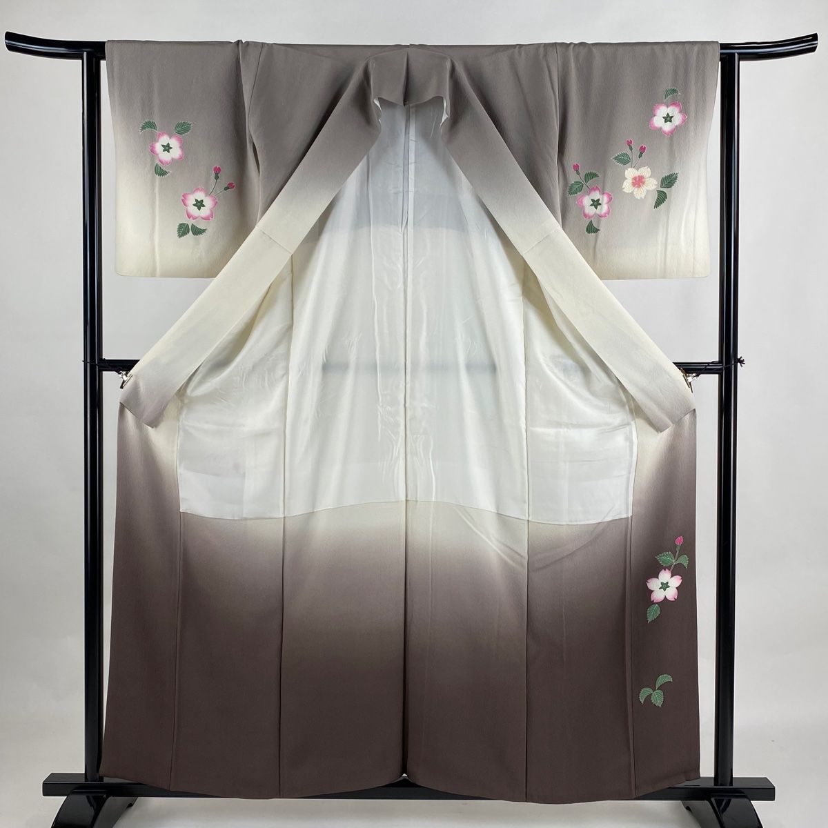 付下げ 身丈158cm 裄丈63cm S 袷 辻村ジュサブロー 落款 桜 ぼかし 茶  