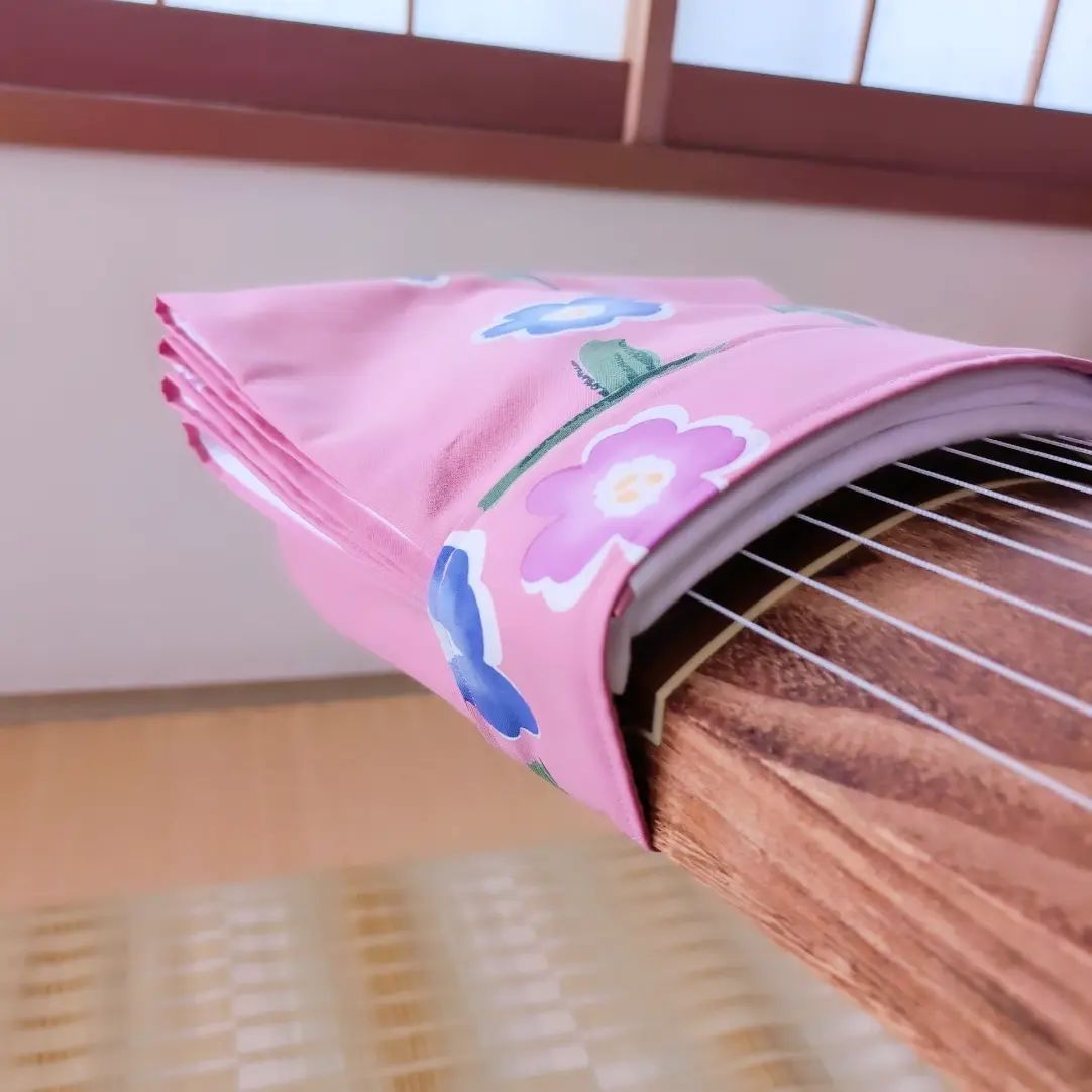 サーモンピンク地
