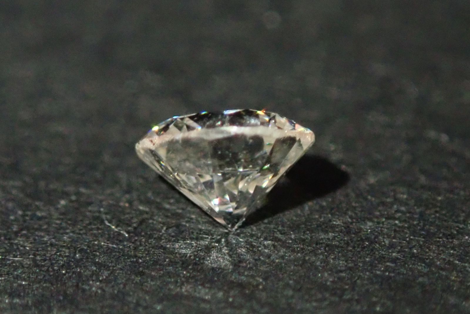 0.119ct 約3×3mm