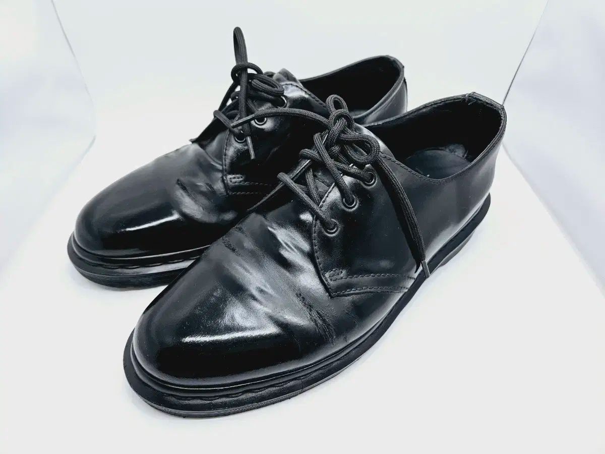 【雷市場（ポンジャン）商品韓国直送】DR. MARTENS(ドクターマーチン) 3 笏 モノ 黒 260 中古