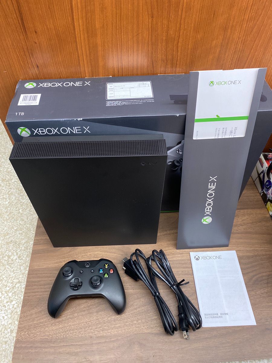 Xbox One X 1TB 本体 コントローラー付き ブラック