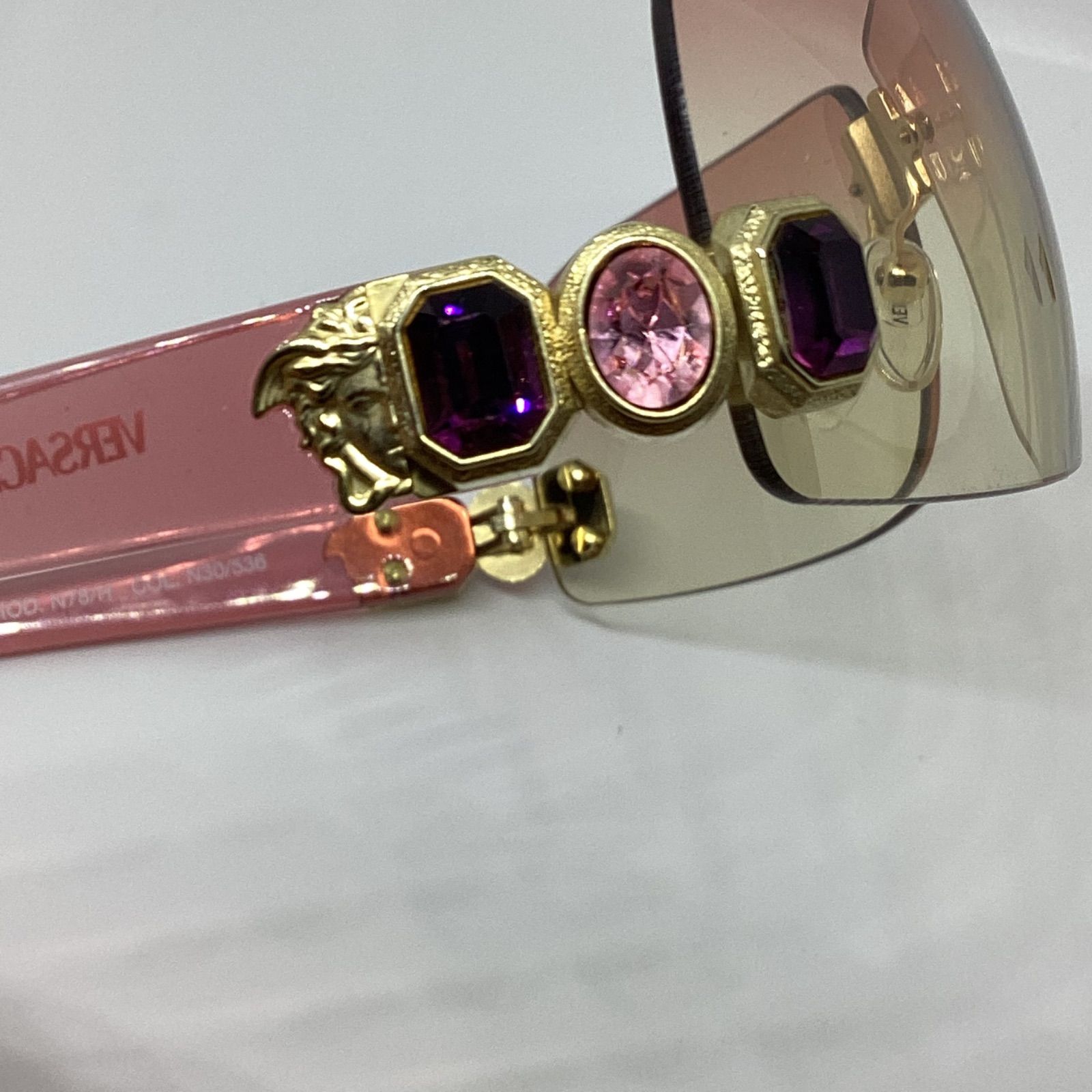 VERSACEヴェルサーチ石ビジュー付きデザインサングラス - メルカリ