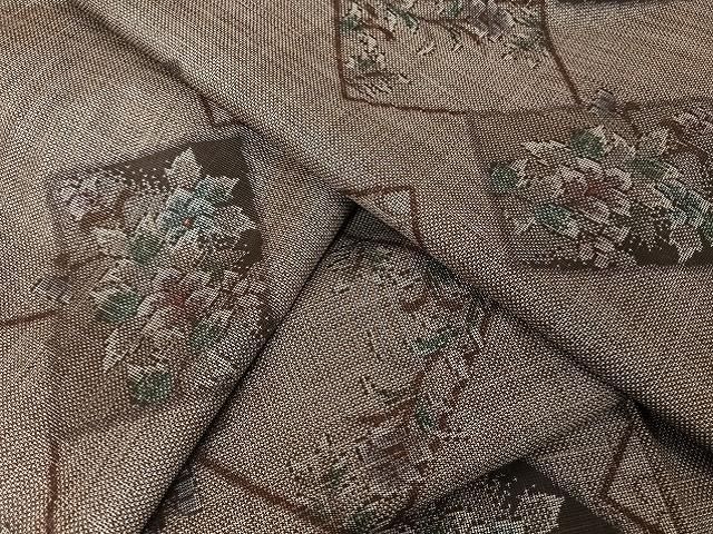 平和屋着物●本場大島紬　９マルキ　色紙花文　正絹　逸品　AAAT9365np 平和屋着物○本場大島紬 9マルキ 色紙花文 正絹 逸品 AAAT9365np