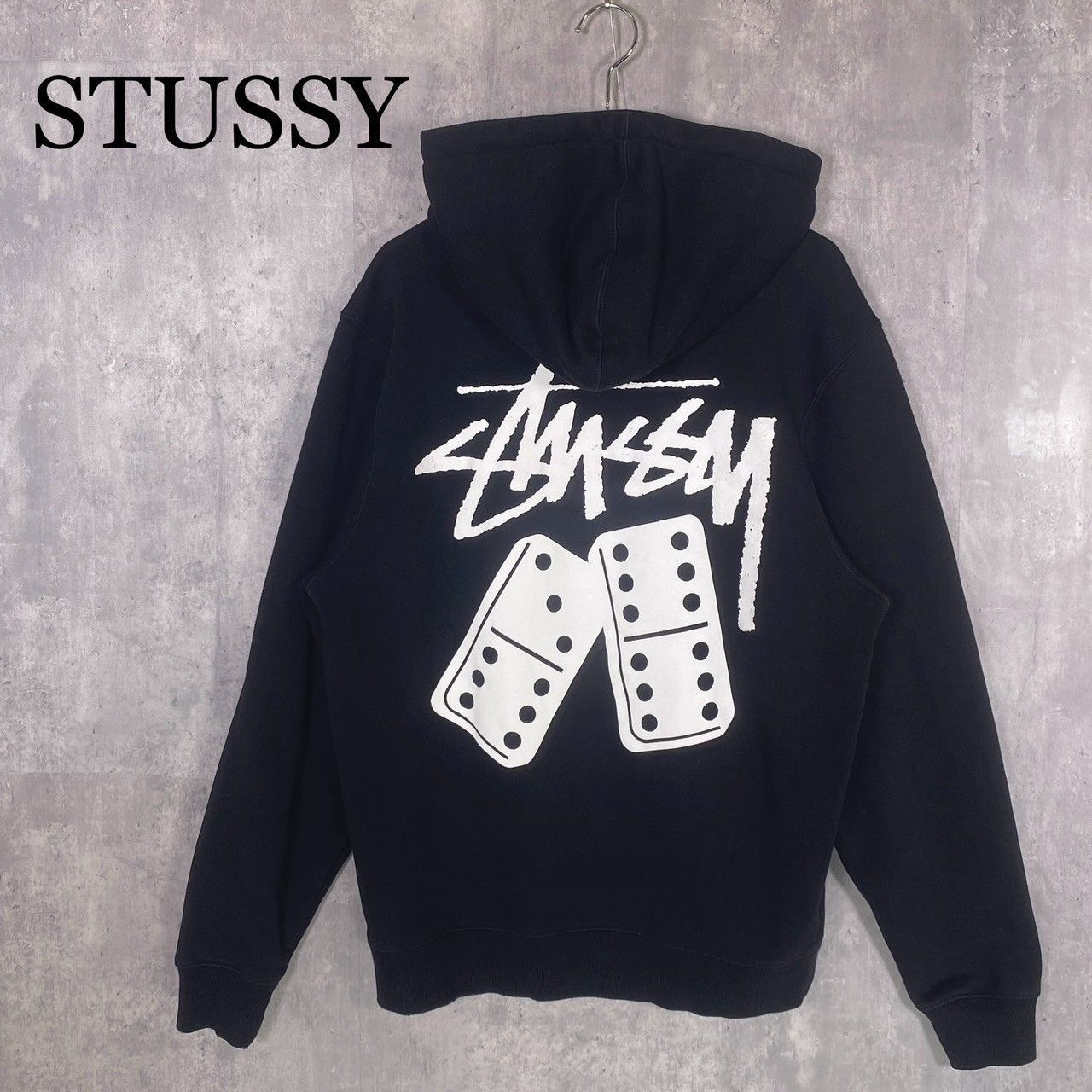STUSSY』 ステューシー (M) ドミノロゴプリント パーカー - メルカリ