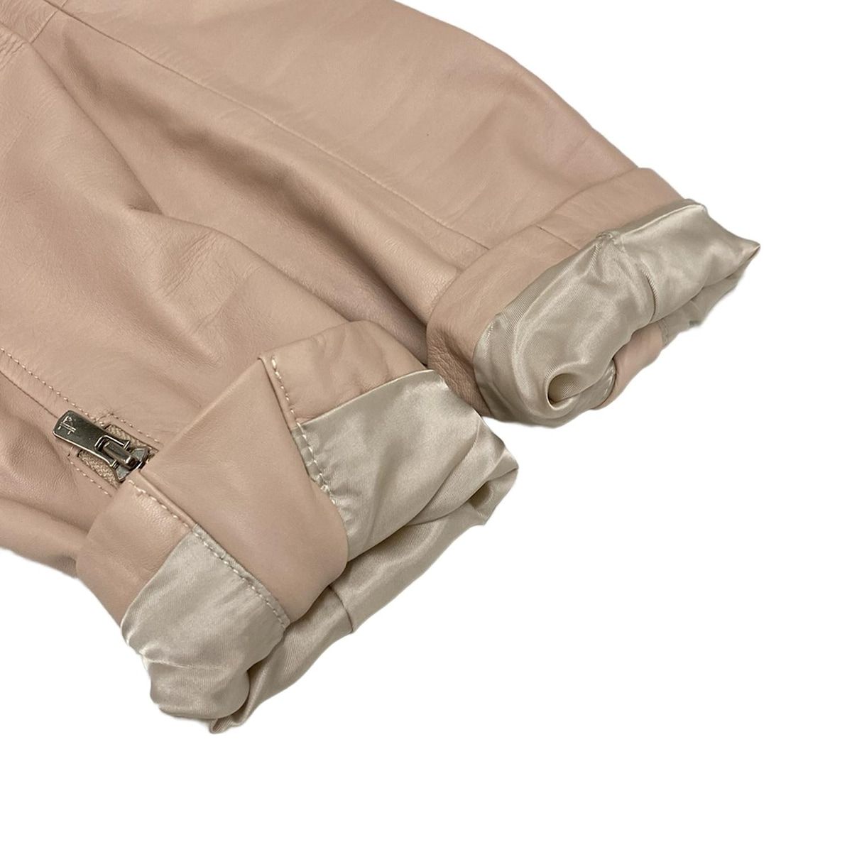 - ピンクベージュ