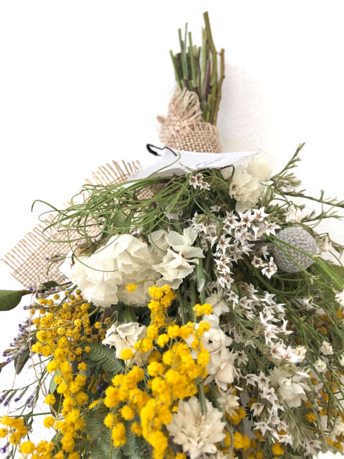 春の木漏れ日 ミモザと白い小花のドライフラワースワッグ 26cm