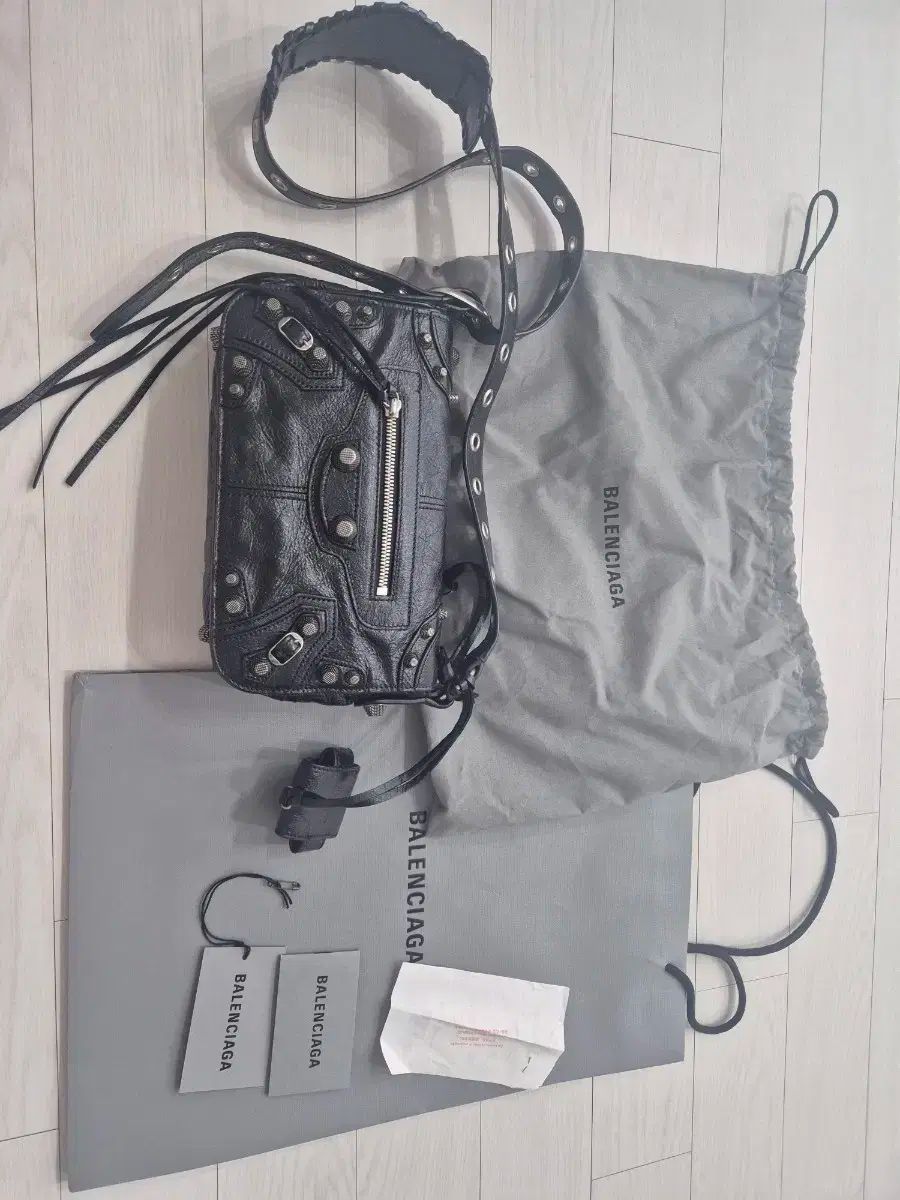 バレンシアガ ルカゴール フラップ ショルダーバッグ