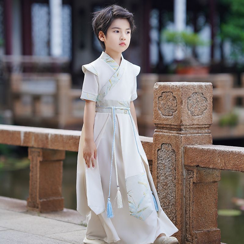 古風で凛とした騎士服