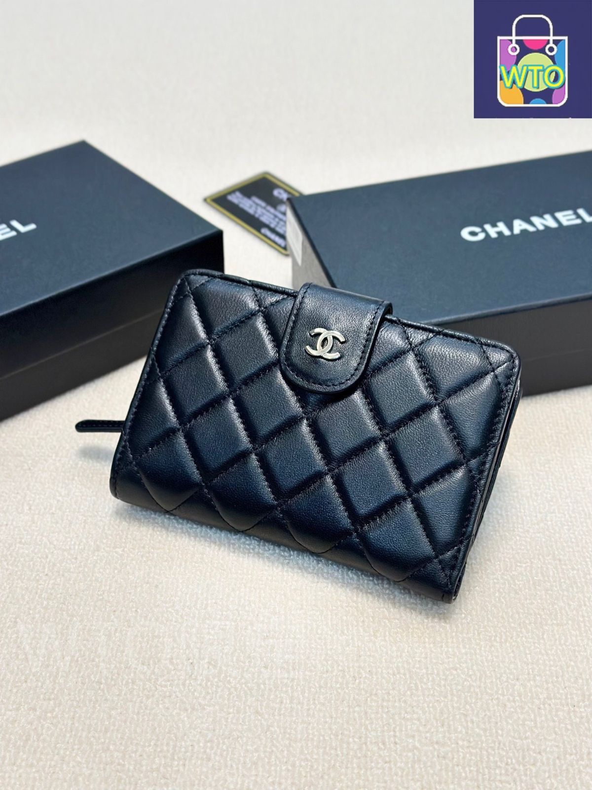 シャネル二つ折り財布 Sea バイシー未使用ヴィンテージ貴重な数量限定品 CHANEL - シャネル 二つ折り 財布 レッド ココマーク A13496