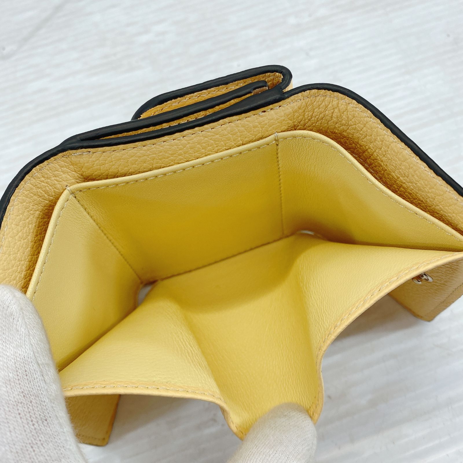 クロエ　三つ折り財布　ミニトリフォールドウォレット　イエロー　アルファベット クロエ 三つ折り財布 ミニトリフォールドウォレット アルファベット