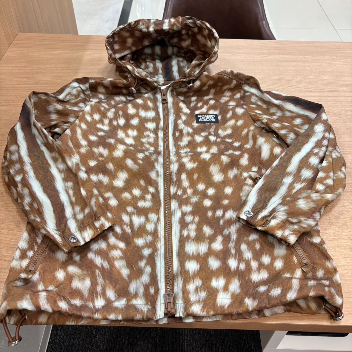 バーバリー BURBERRY 鹿柄 バンビ ブルゾン ジャケット パーカ フード 