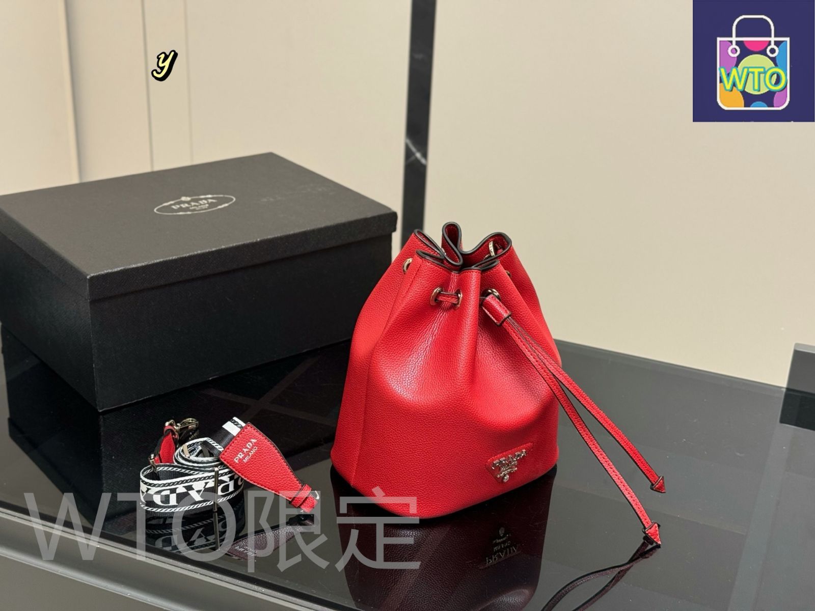 今日特価】Prada プラダ バケットバッグ 抽ひも式デザインで