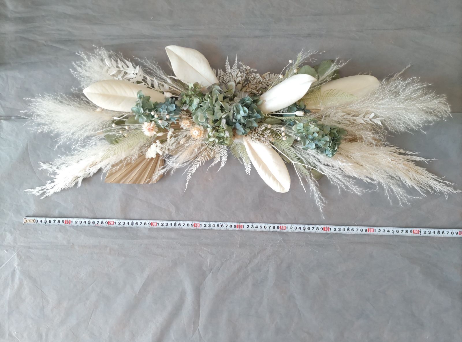 ホワイトとベージュ アンティーク 横長スワッグ ベージュとモカ