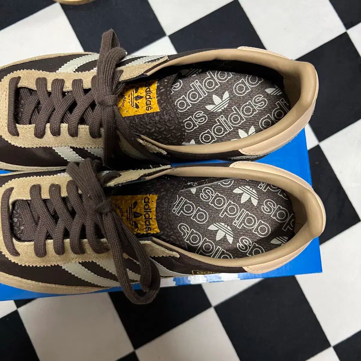 275 ） adidas(アディダス) SL 72 RS ー ブラウン ／ IG4645