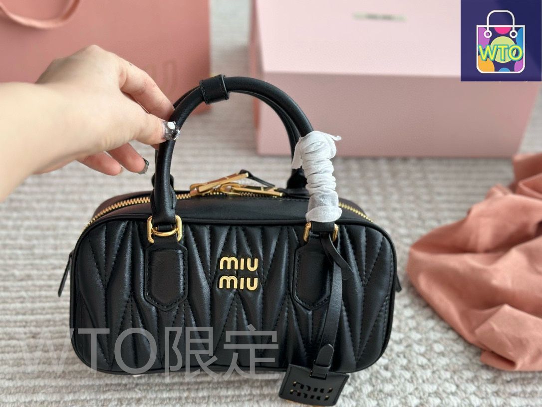 即購入大歓迎miu miu ボウリングバッグ ブラック 今日特価】Miu Miu Bowling Bag/Office Bag ミュウミュウ