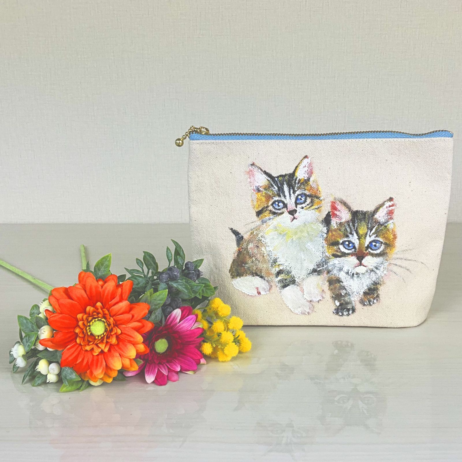 ハンドメイド ポーチ　アメリカンショートヘア　猫2匹　子猫　財布　小銭入れ　カードケース　化粧ポーチ　マスクケース　おくすり手帳入れ お洒落 かわいい イラスト 一点物　オリジナル　帆布　キャンバス　手描き　301