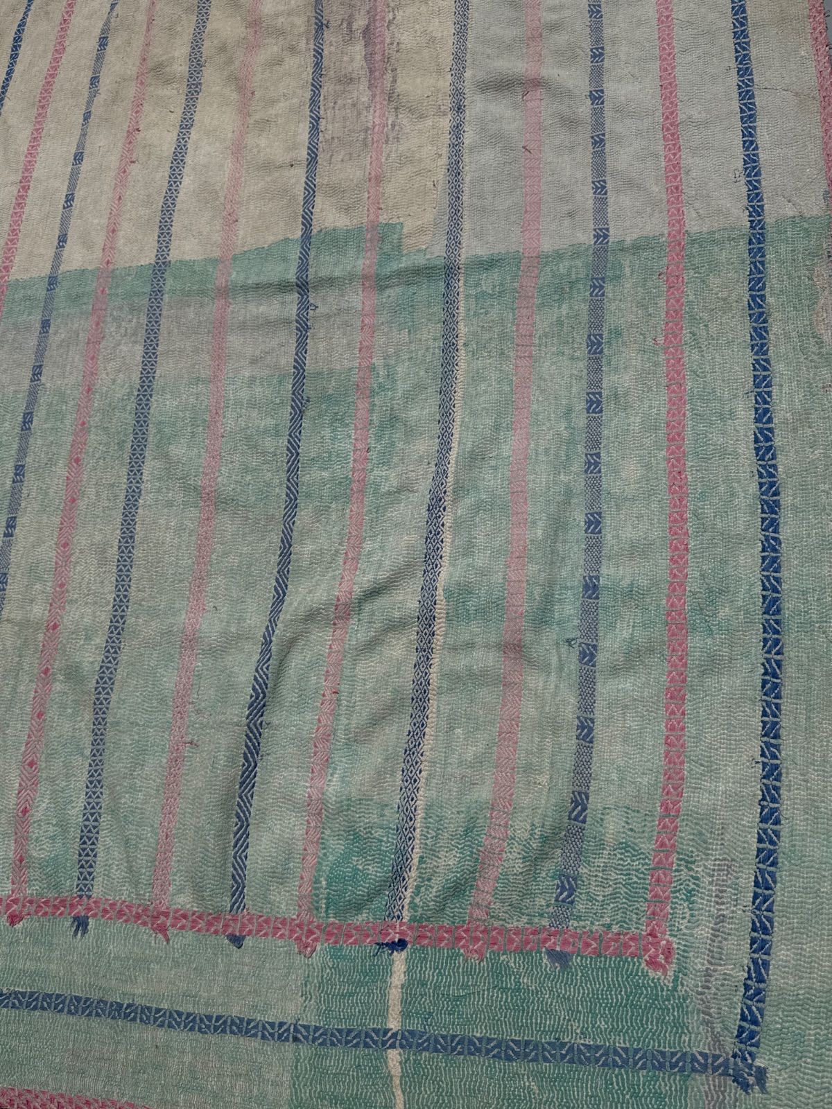 G053 8 グドゥリー ラリーキルト マルチカバー ボロ BORO 刺し子 グドゥリー 手縫い ハンドメイド インド ラグ マット ソファーカバー マルチマット 刺子 古布 NEXPOTALLINN_EU