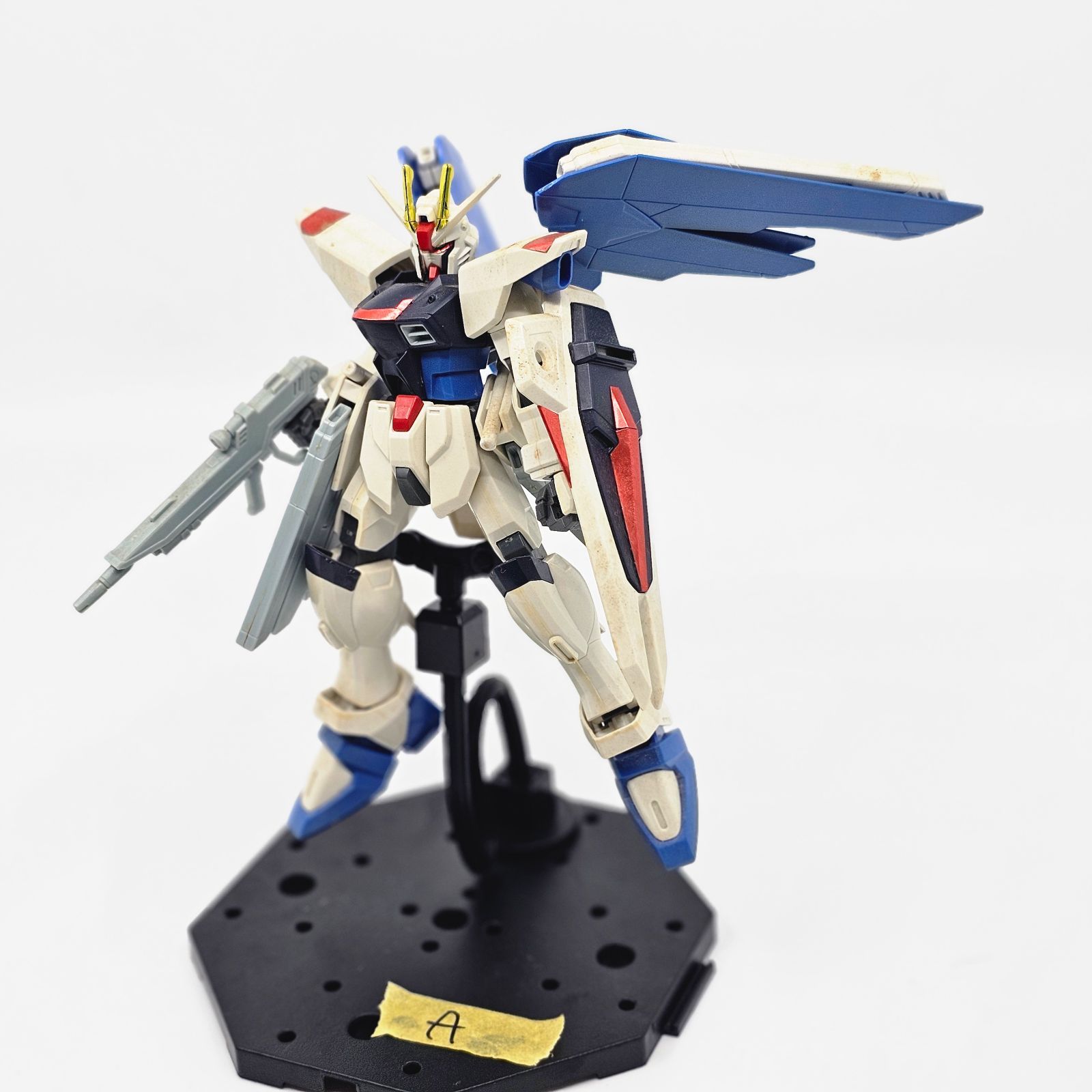 HG（2003年）フリーダムガンダム（汚れあり）　【B】　ガンプラ　完成品　ジャンク