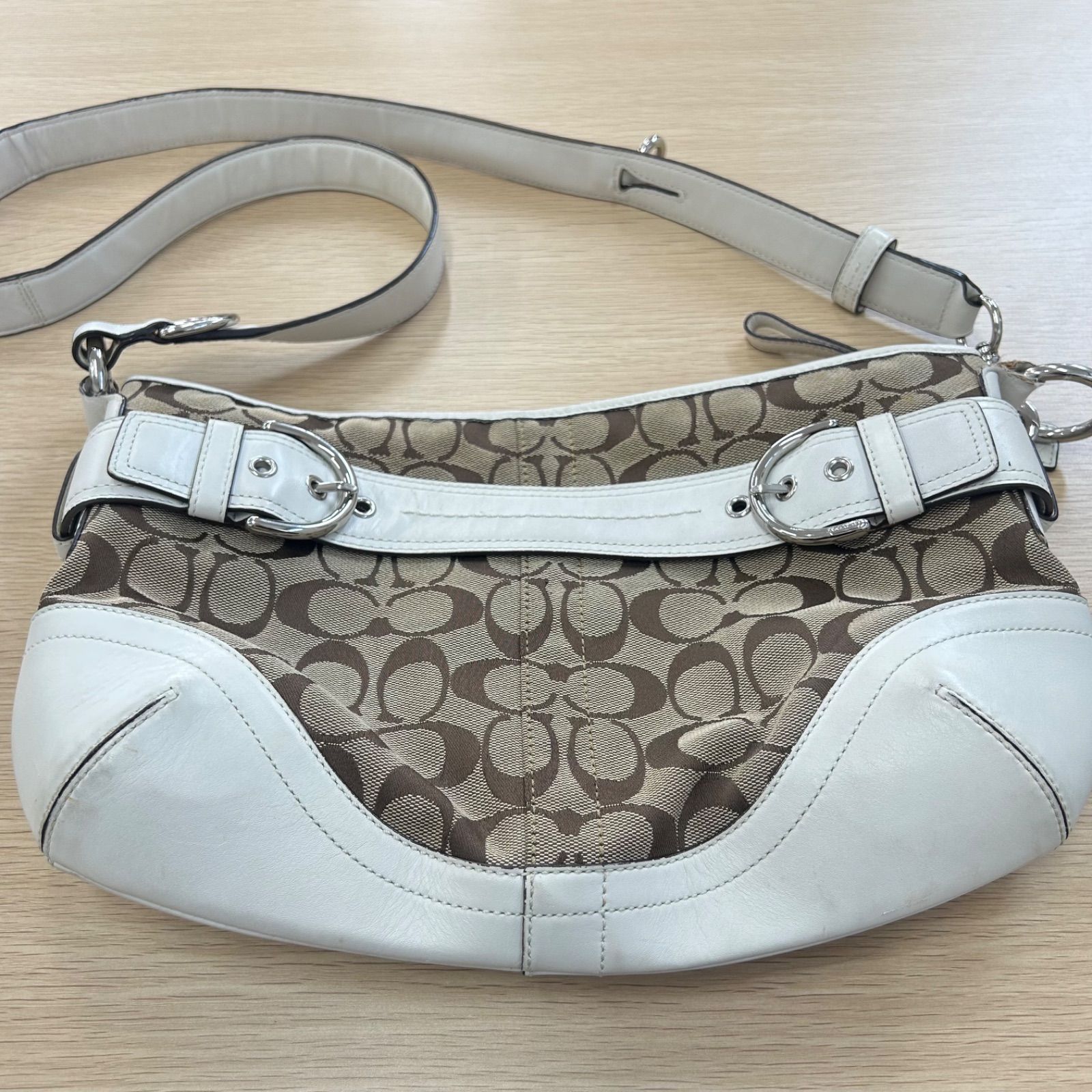 COACH(コーチ) ショルダーバッグ美品  シグネチャーソフトダッフル 7077 黒×アイボリー レザー COACH コーチ シグネチャー ソフトダッフル ショルダーバッグ 7077