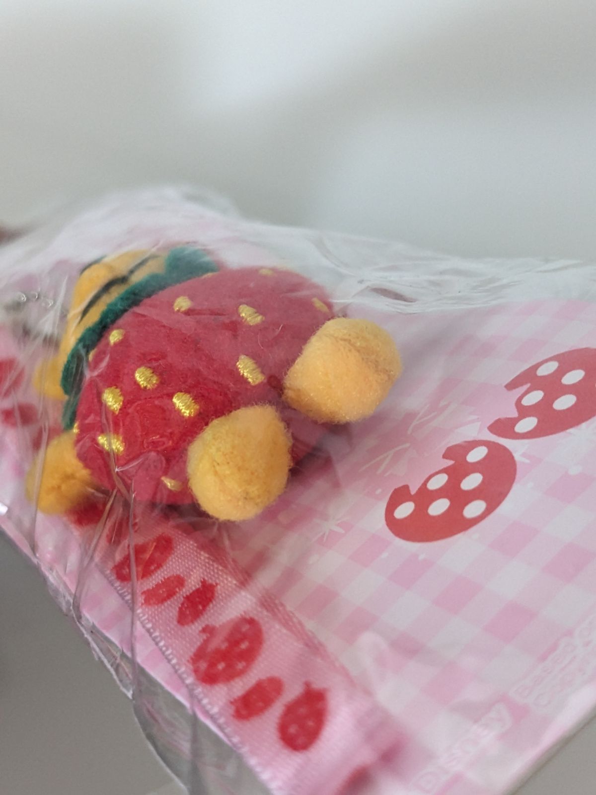 いちご着ぐるみプーさんストラップ