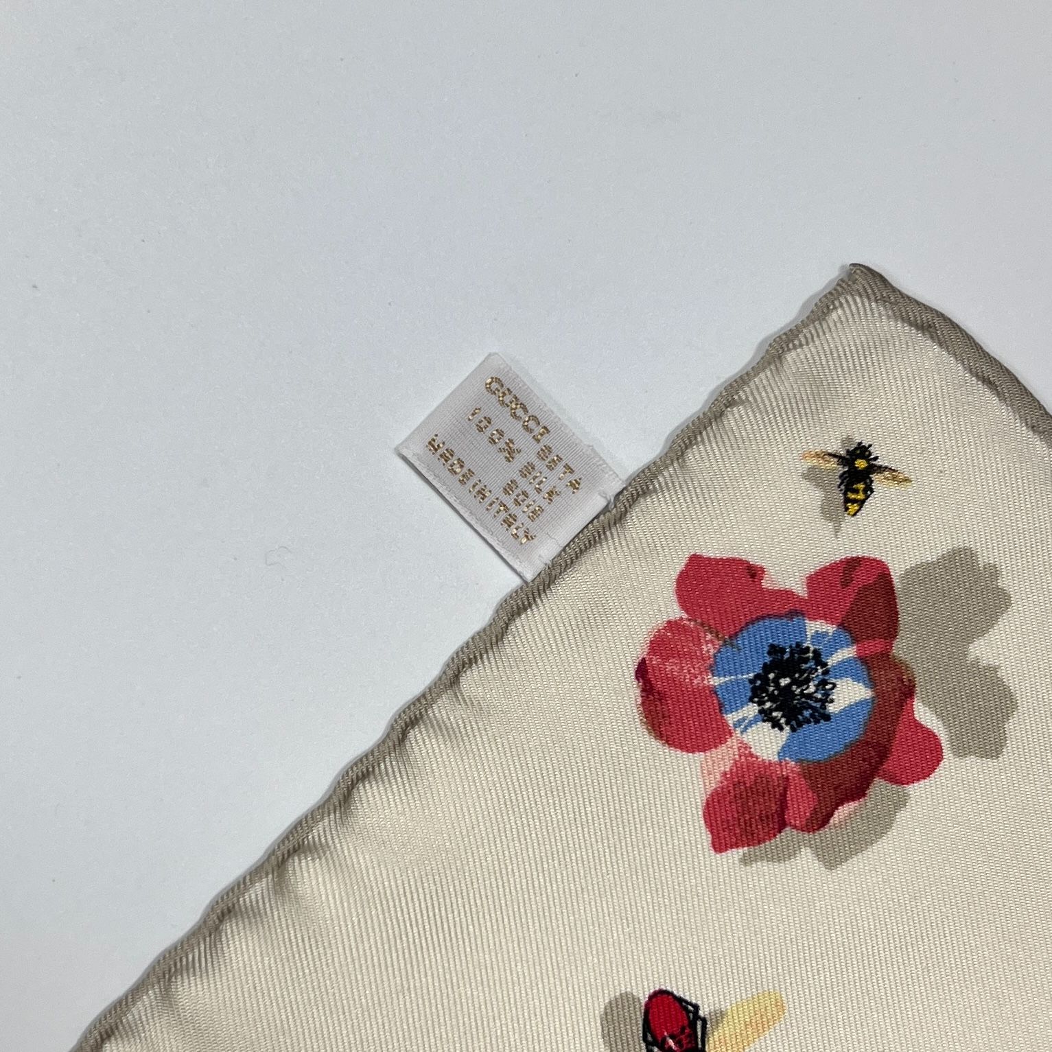 GUCCI グッチ　ヴィンテージ　マルチカラー　スカーフ グッチ ヴィンテージ シルクスカーフ ブルーグラデーション