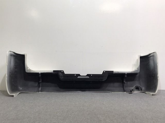 E26 NV350 キャラバン 純正 リアバンパー 85022 3XA0A 666 nv350キャラバン 純正品リアバンパー キャラバン NV350⁄標準⁄E26 純正