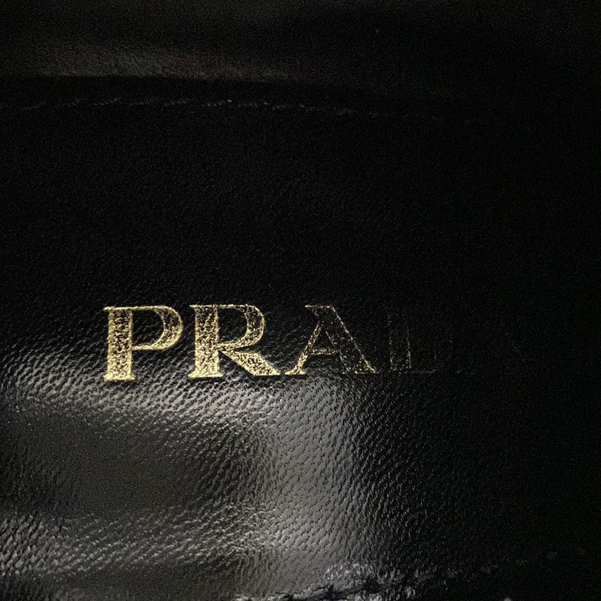 グレーベージュ