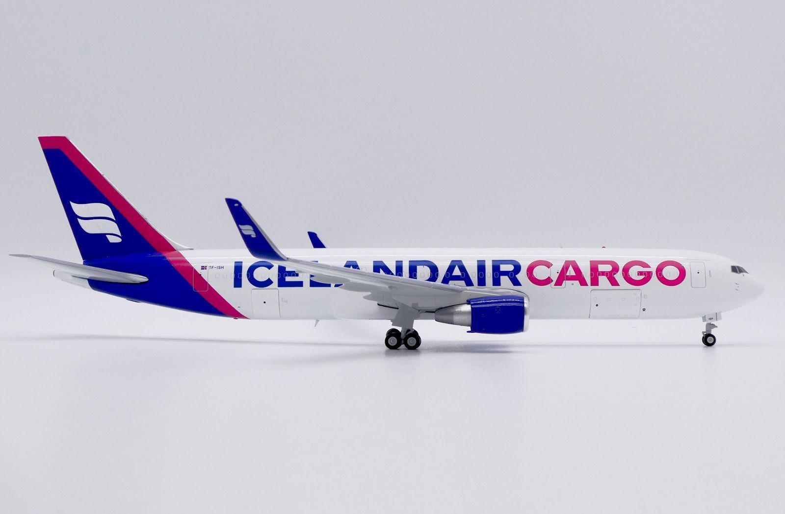 PACMIN パックミン キャセイパシフィック 1/100 A330-300