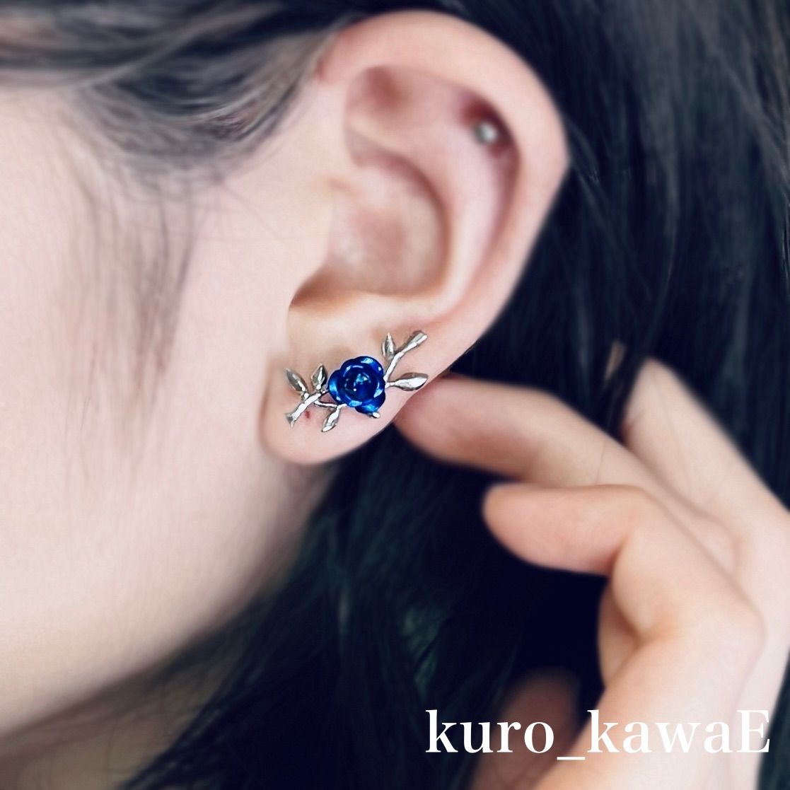 ゴシックローズのピアス/イヤリング/薔薇 地雷系 闇 可愛い 中性 