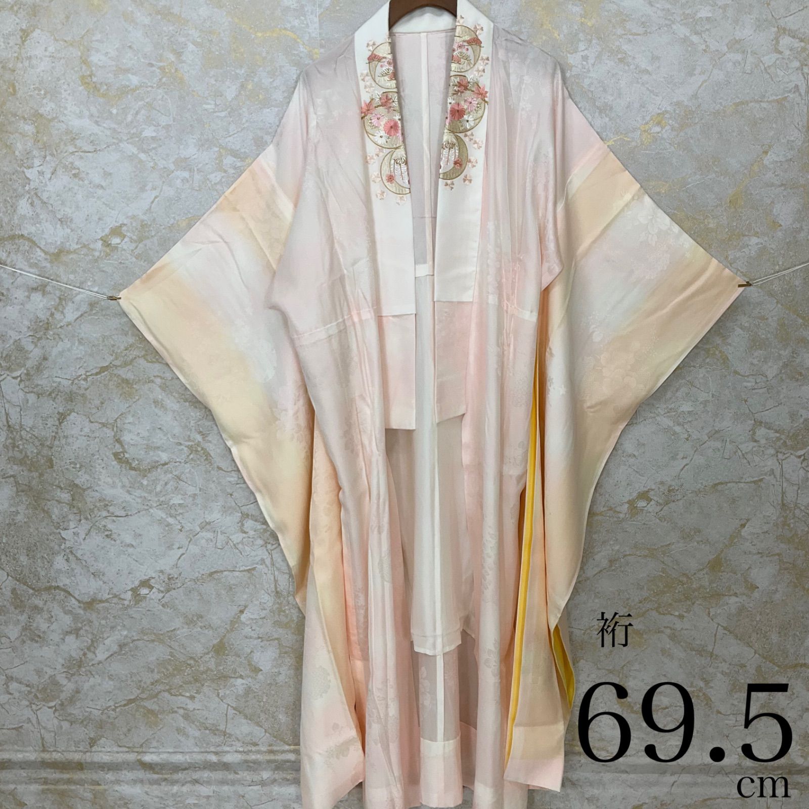 ◆kimono+one◆未使用同然◆振袖長襦袢◆単衣◆袖無双◆居敷当て付き◆衣紋抜き付き◆仕付け糸付き◆パールトーン◆刺繍半衿付き◆裄長◆裄69.5肩丈135