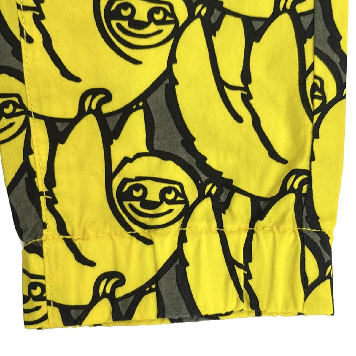 - イエロー×グレー×黒