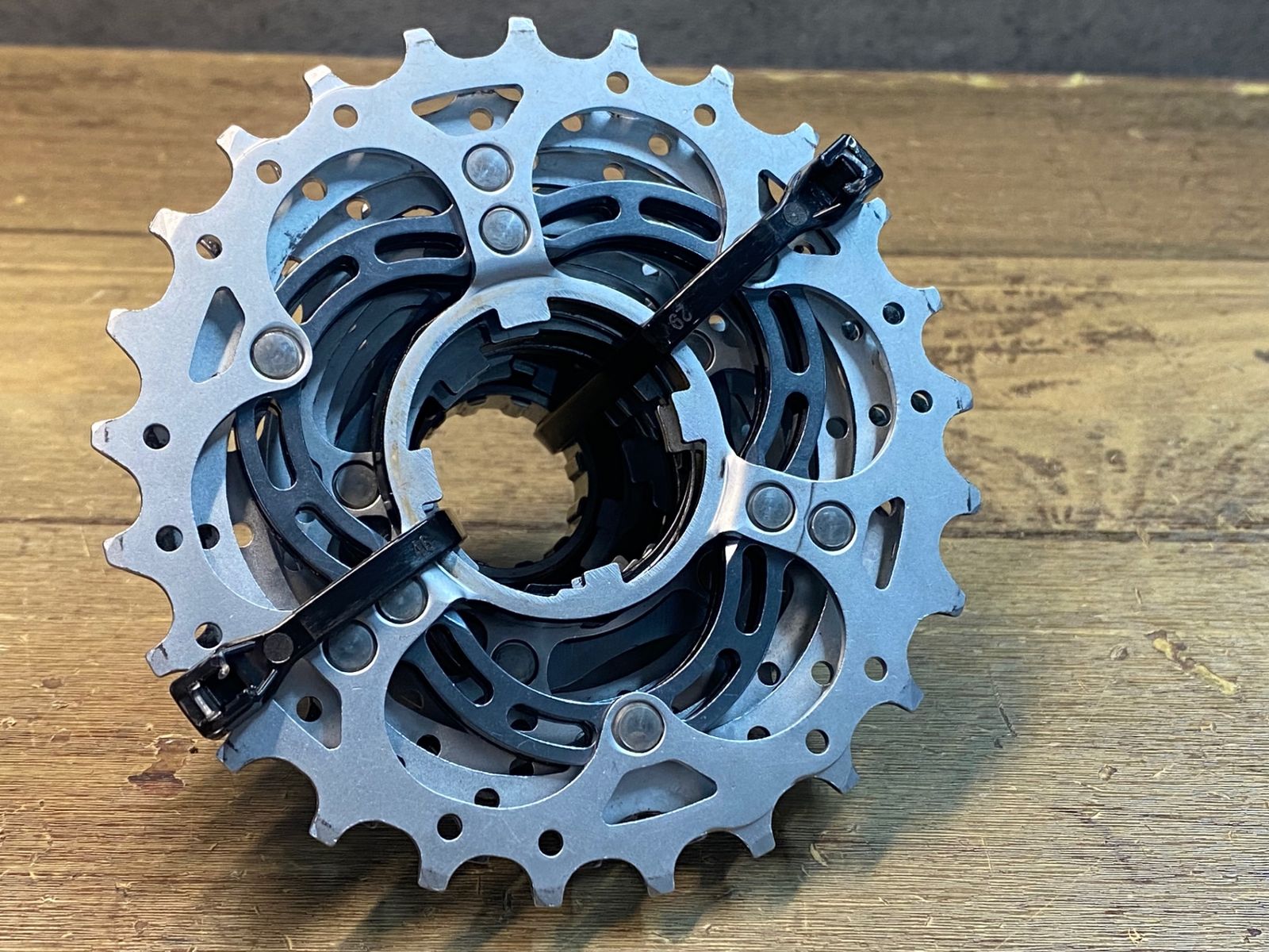 トレンド品が満載！ JI256 カンパニョーロ CAMPAGNOLO コーラス CHORUS スプロケット 12-25T 11S ぜひ当店へようこそ！