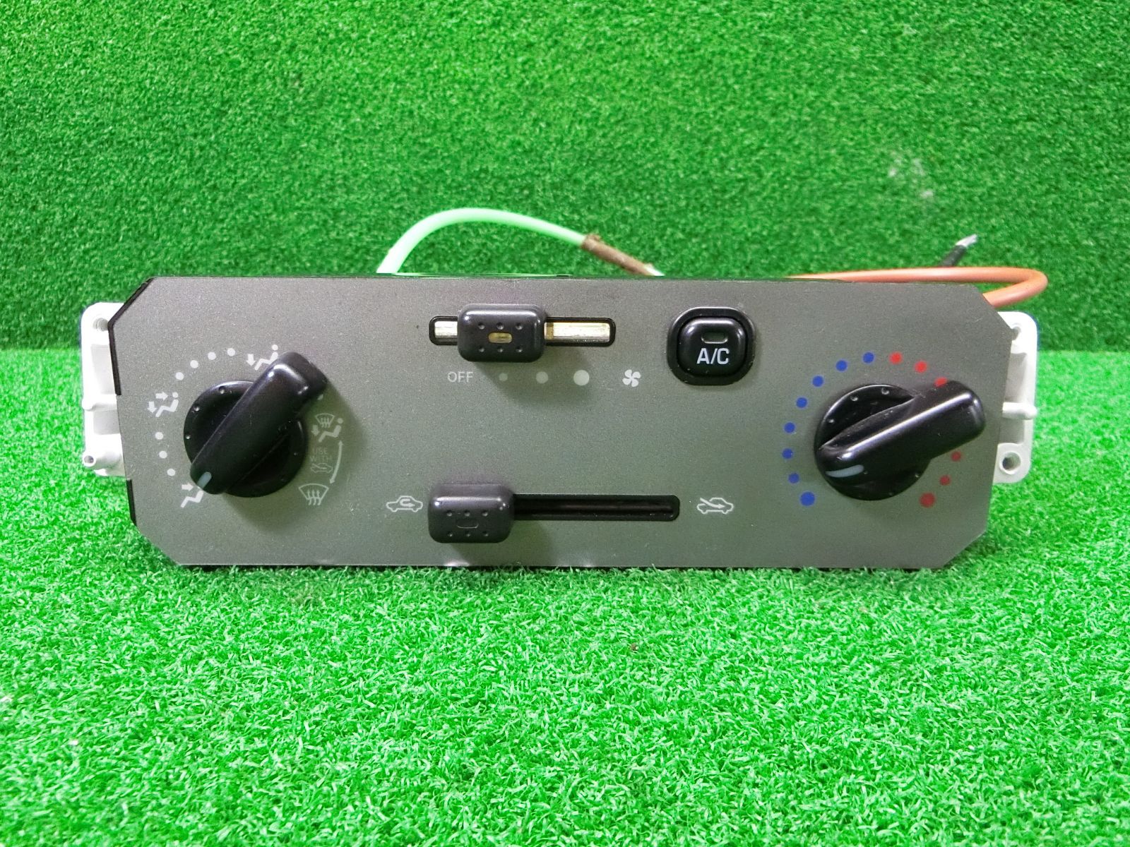 10226] アトレーワゴン S320G S330G エアコンスイッチパネル