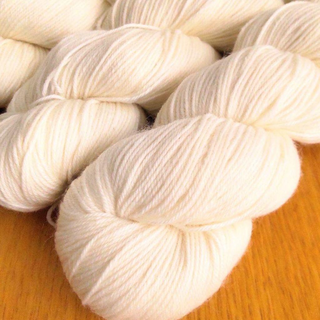 Loyalyarns 染色用毛糸 4ply ウール75% ナイロン25% 毛糸 - ハンド 