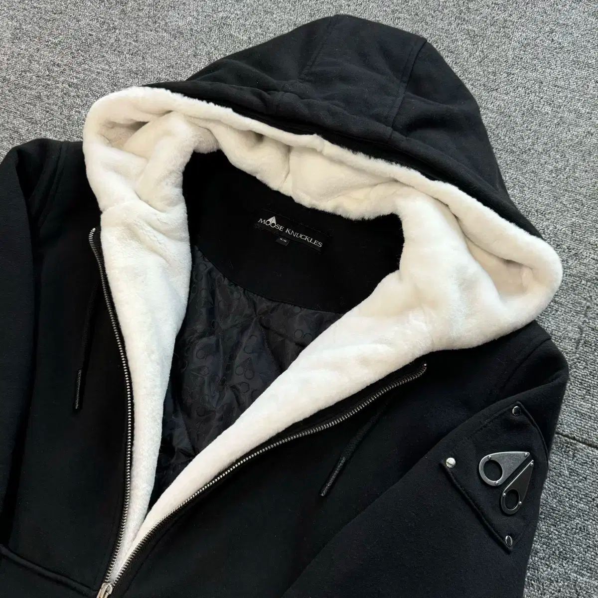 21FW XL MOOSE KNUCKLES(ムースナックルズ) パーカー 黒 - メルカリ