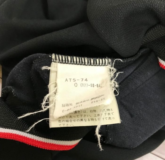 adidas デサント