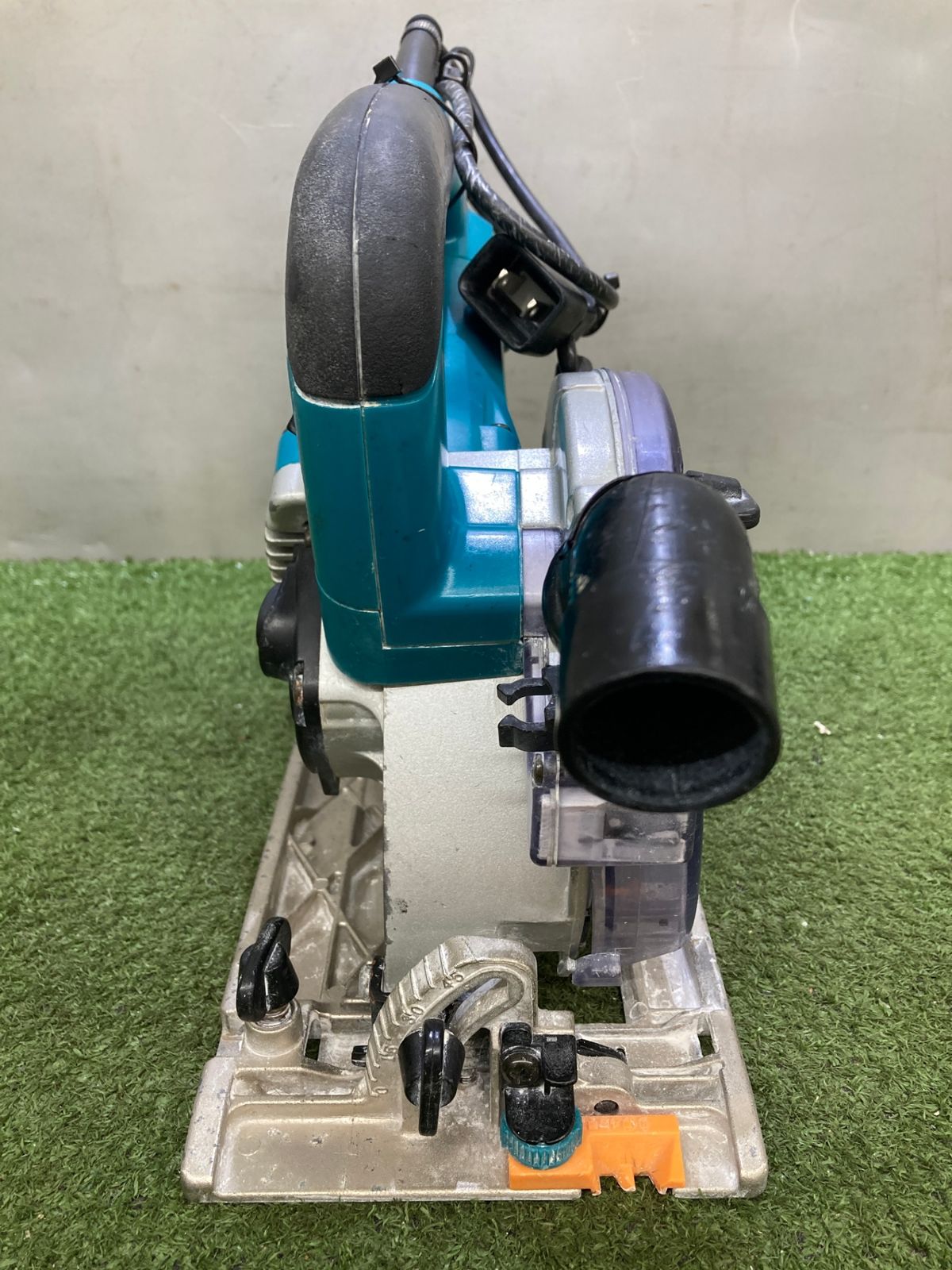 【在庫限りの大特価】 品 0921 makita マキタ 125mm防じんマルノコ 5205FX ITW9QT8XL6CS 鮮明さのある