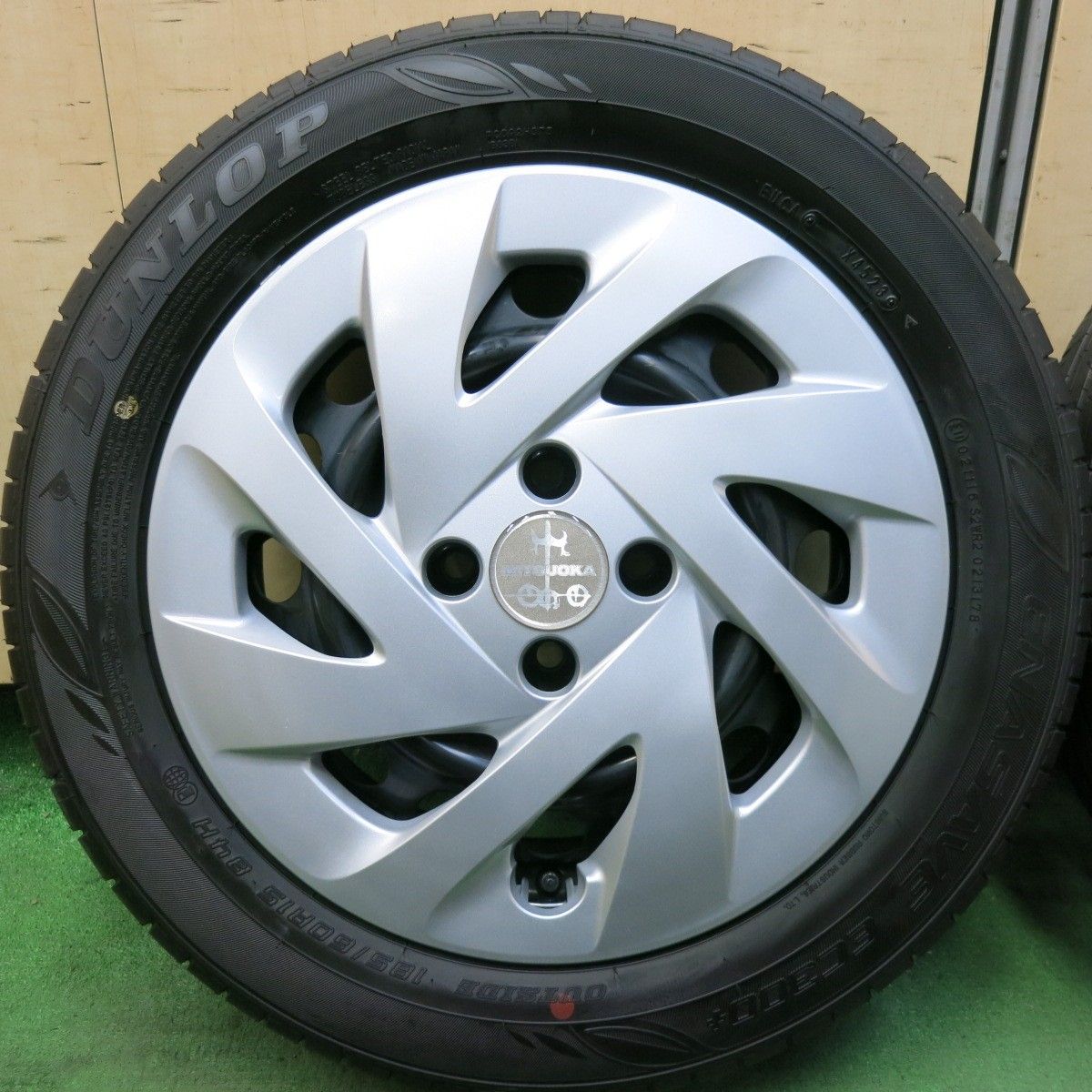 新車外し 23年 トヨタ カローラ フィールダー アクシオ 等 純正 スチール 185 60R15 ダンロップ エナセーブ EC300 15インチ PCD100 4H 5091105SKノ